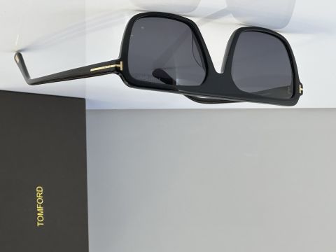 New Model Best Quality Fake Tom Ford Sunglasses Black Frame